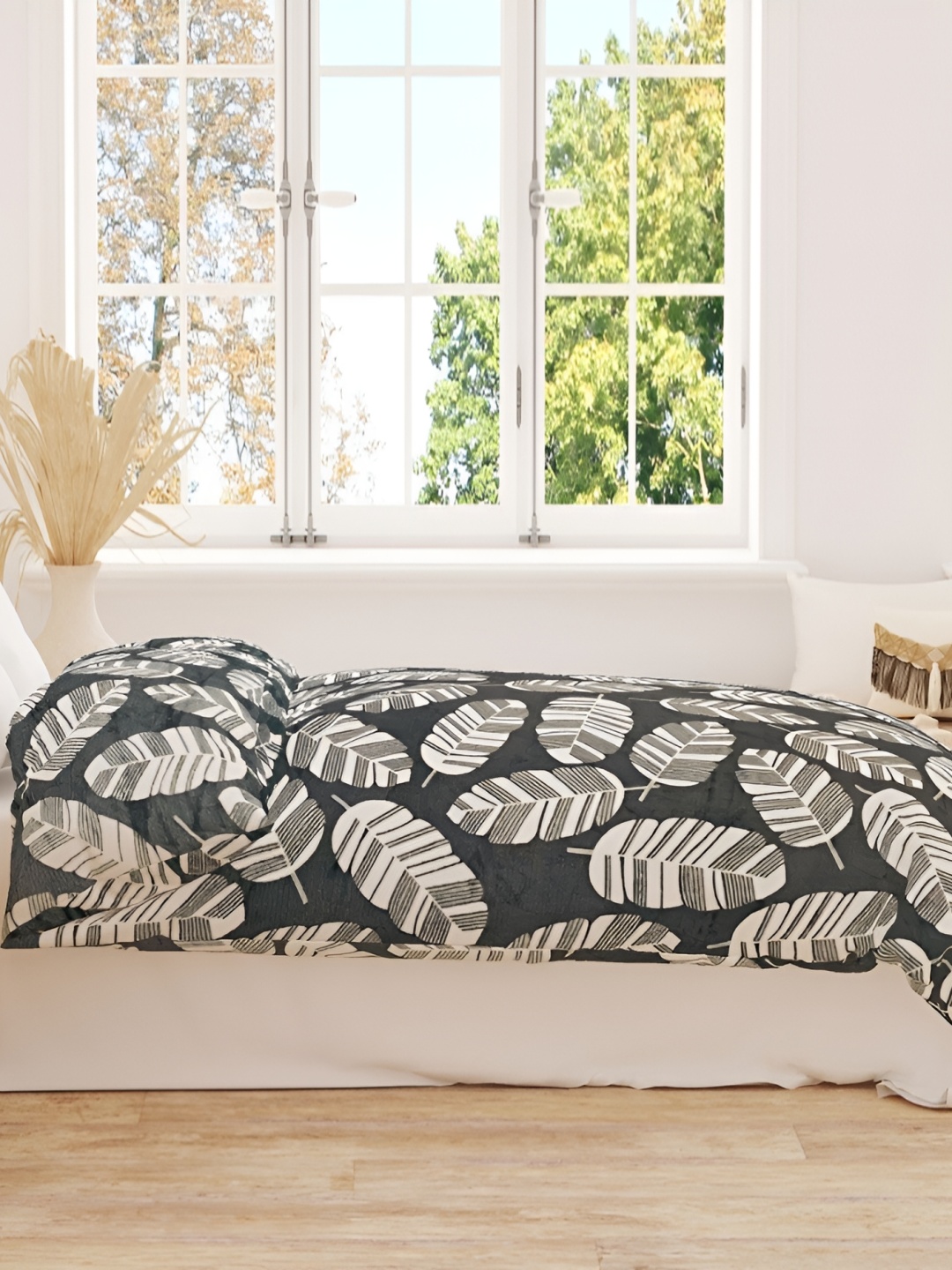 

RD TREND Grey Floral Soft Reversible Velvet Comforter 300GSM AC Room Double Bed Blanket