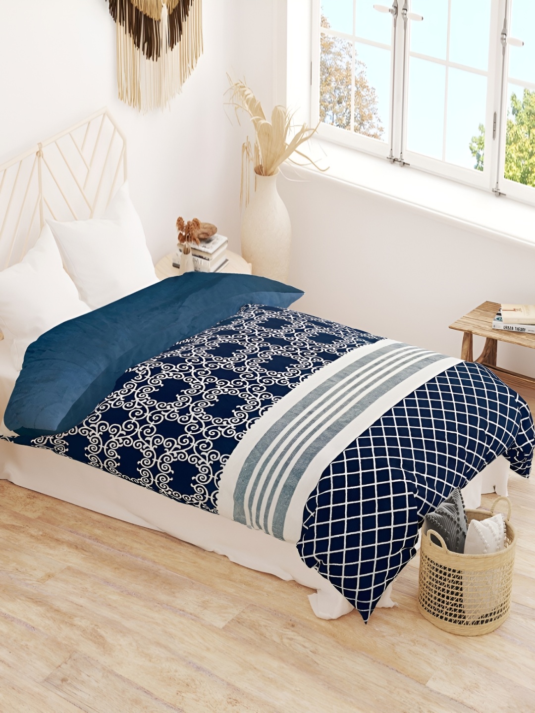 

RD TREND Blue & White Ethnic Motifs Velvet 300 GSM Reversible Single Bed Comforter