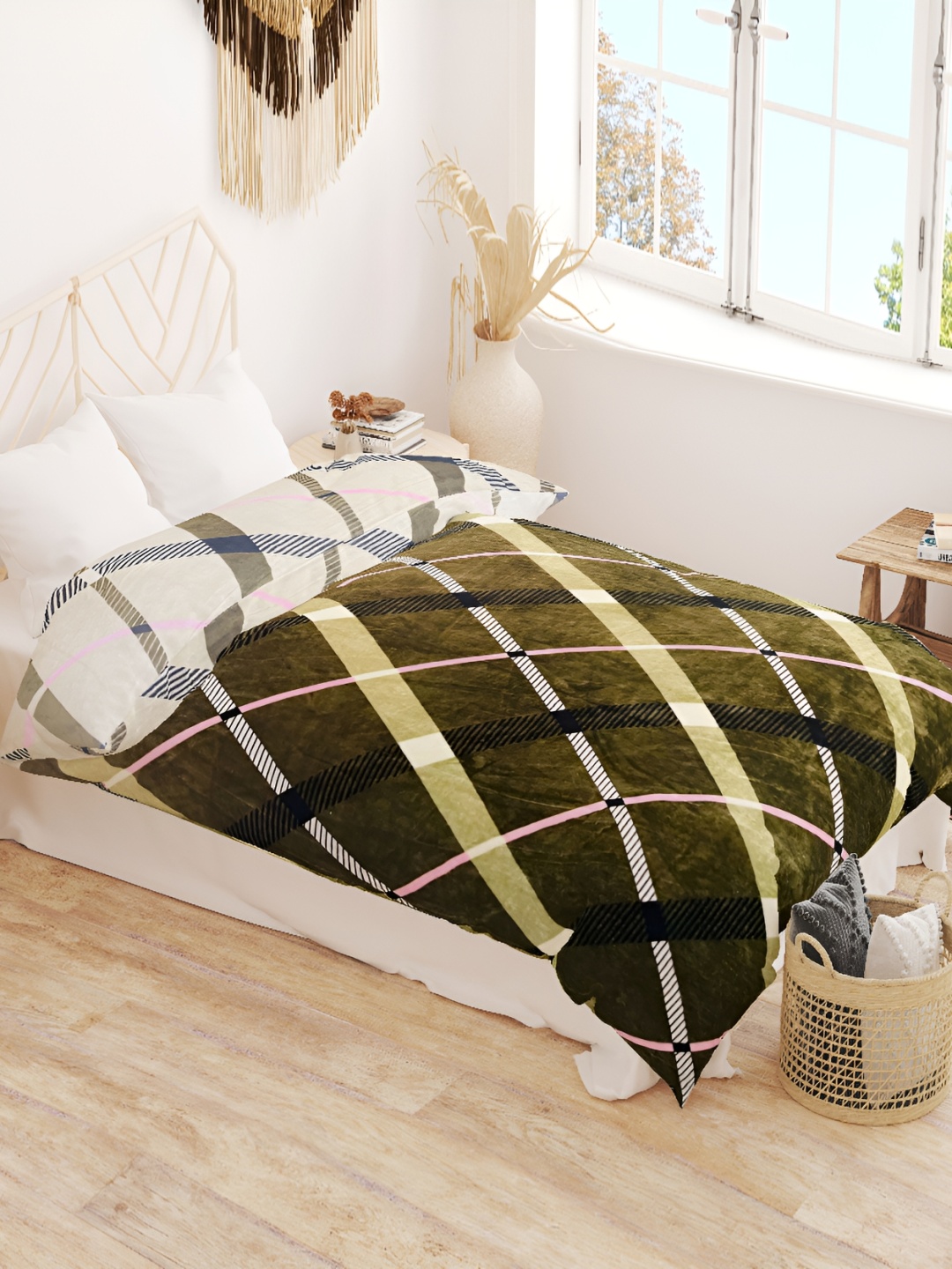 

RD TREND Green & Black Geometric AC Room 300 GSM Double Bed Quilt