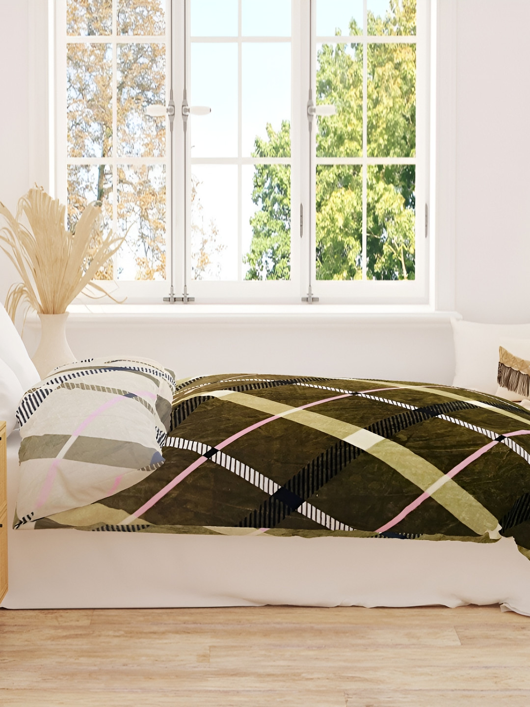 

RD TREND Green & Black Geometric AC Room 300 GSM Single Bed Quilt