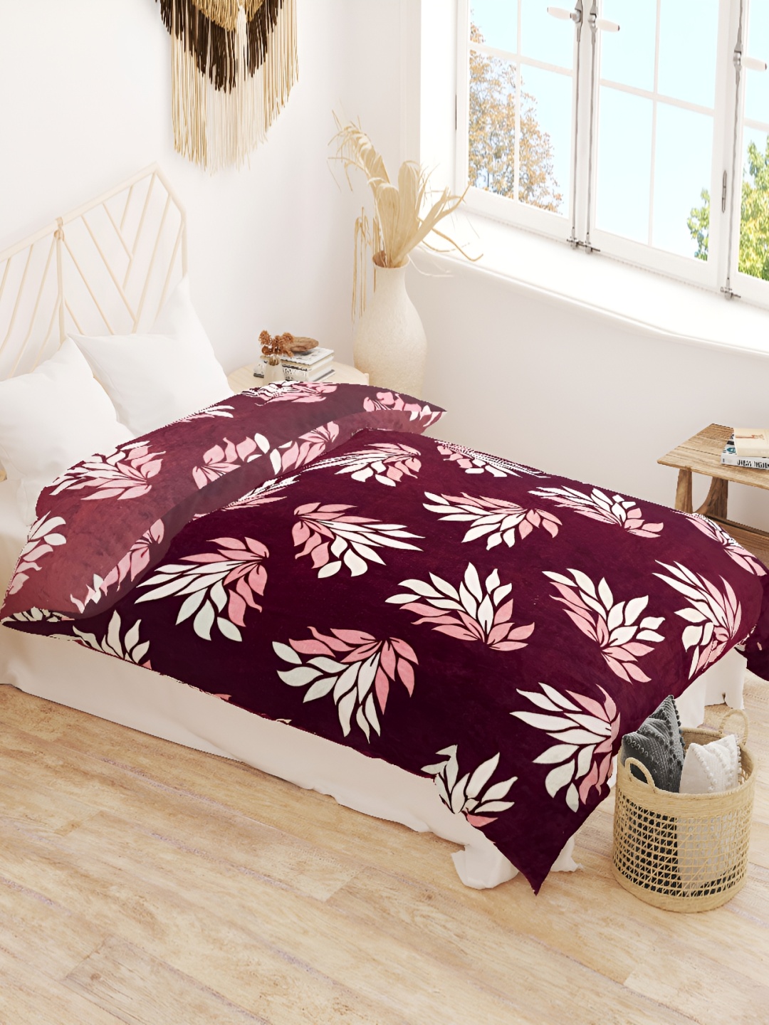 

RD TREND Maroon & White Floral AC Room 300 GSM Single Bed Quilt