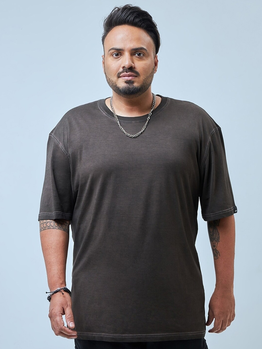 

Bewakoof Plus Drop-Shoulder Sleeves Oversized Pure Cotton T-shirt, Brown