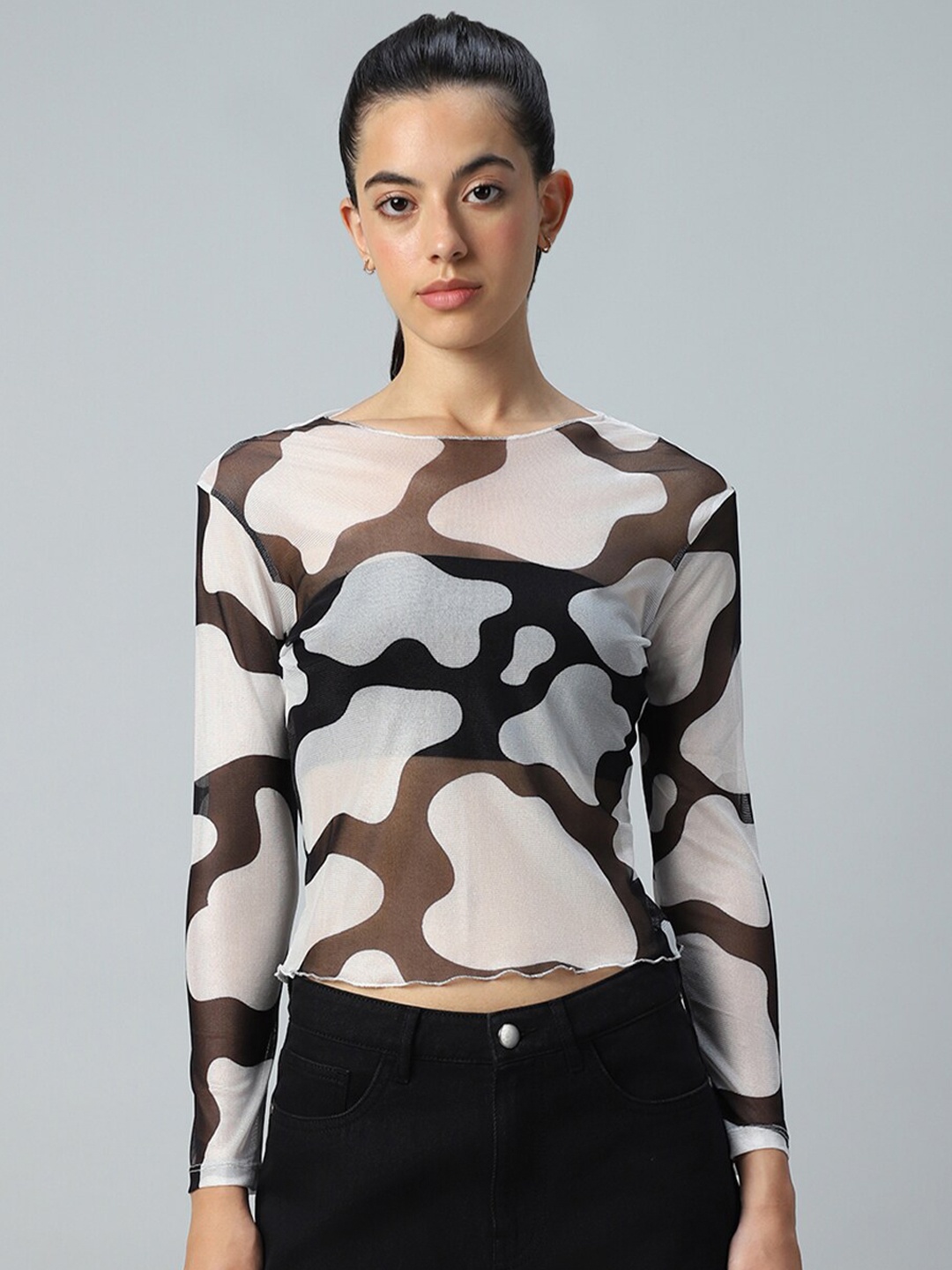 

Bewakoof Air 1.0 Women Black & White All Over Printed Slim Fit Short Top