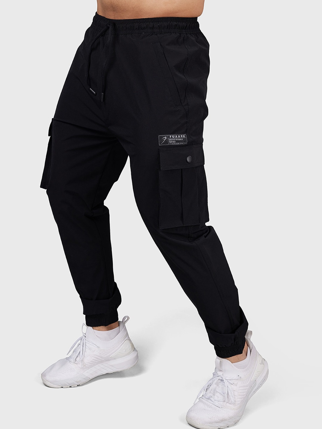 

FUAARK Men Mid-Rise Joggers, Black