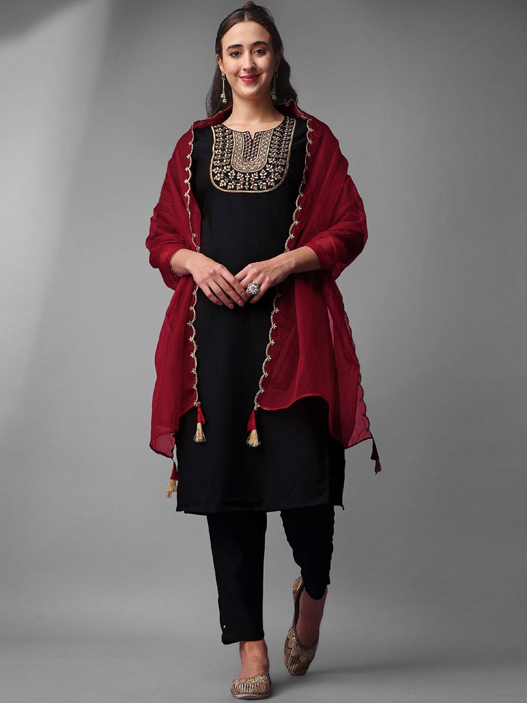 

DIVASTRI Ethnic Motifs Yoke Design Thread Work Straight Kurta With Palazzos & Dupatta, Black