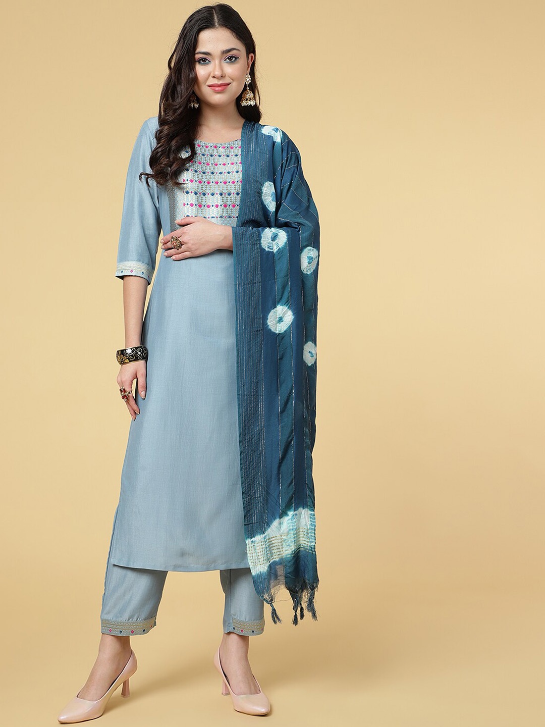 

DIVASTRI Ethnic Motifs Yoke Design Silk Chiffon Kurta with Trousers & Dupatta, Grey