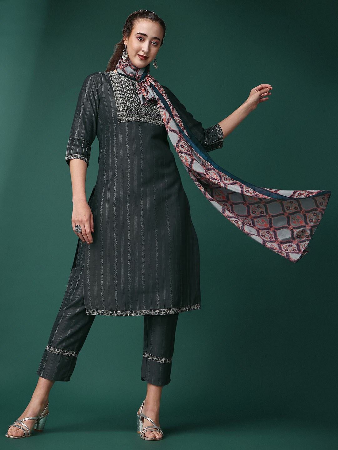 

DIVASTRI Striped Three-Quarter Sleeves Thread Work Regular Kurta With Palazzos & Dupatta, Grey