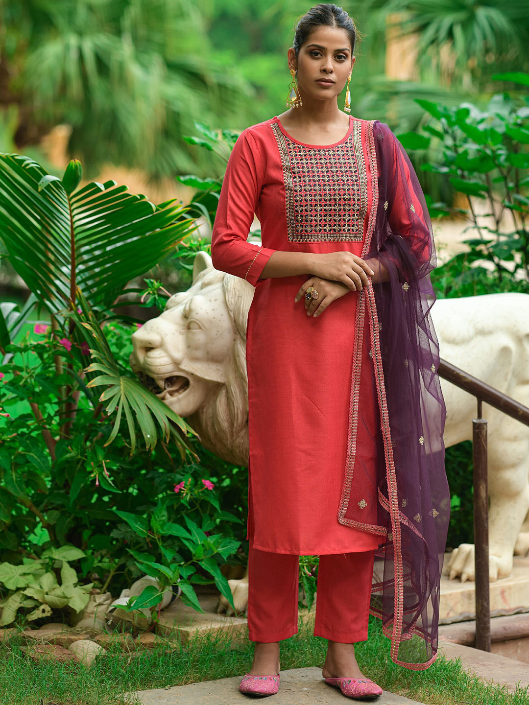 

DIVASTRI Ethnic Motifs Yoke Design Sequinned Kurta With Trouser & Dupatta, Peach