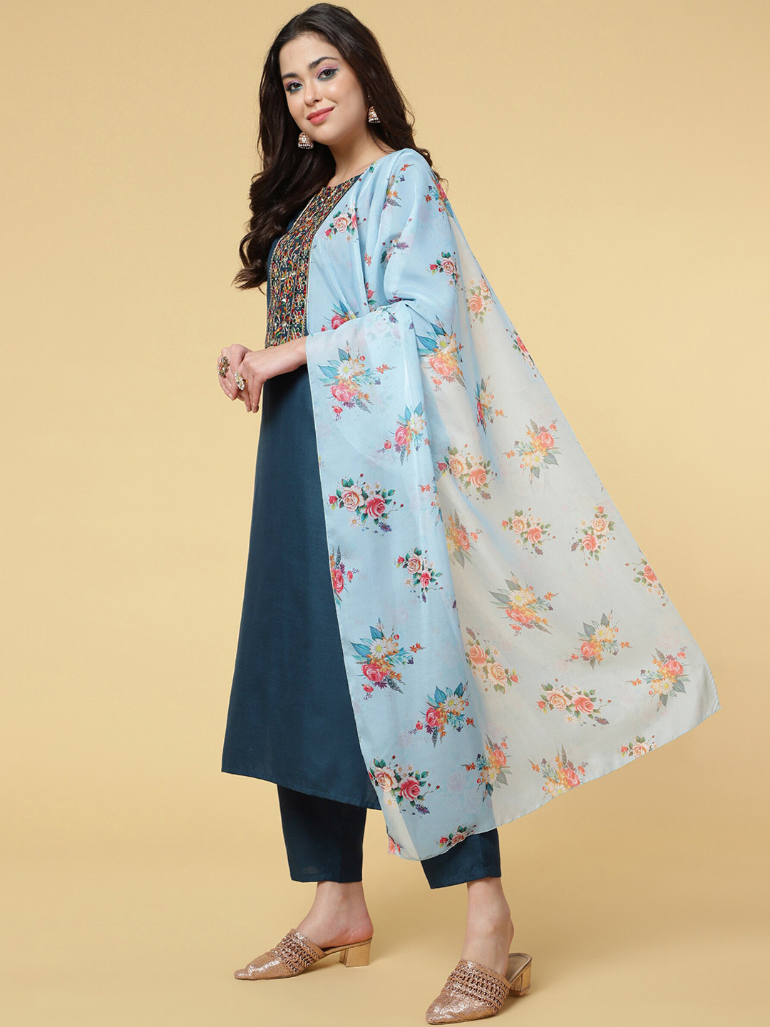 

DIVASTRI Floral Yoke Design Gotta Patti Regular Kurta With Trouser & Dupatta, Navy blue