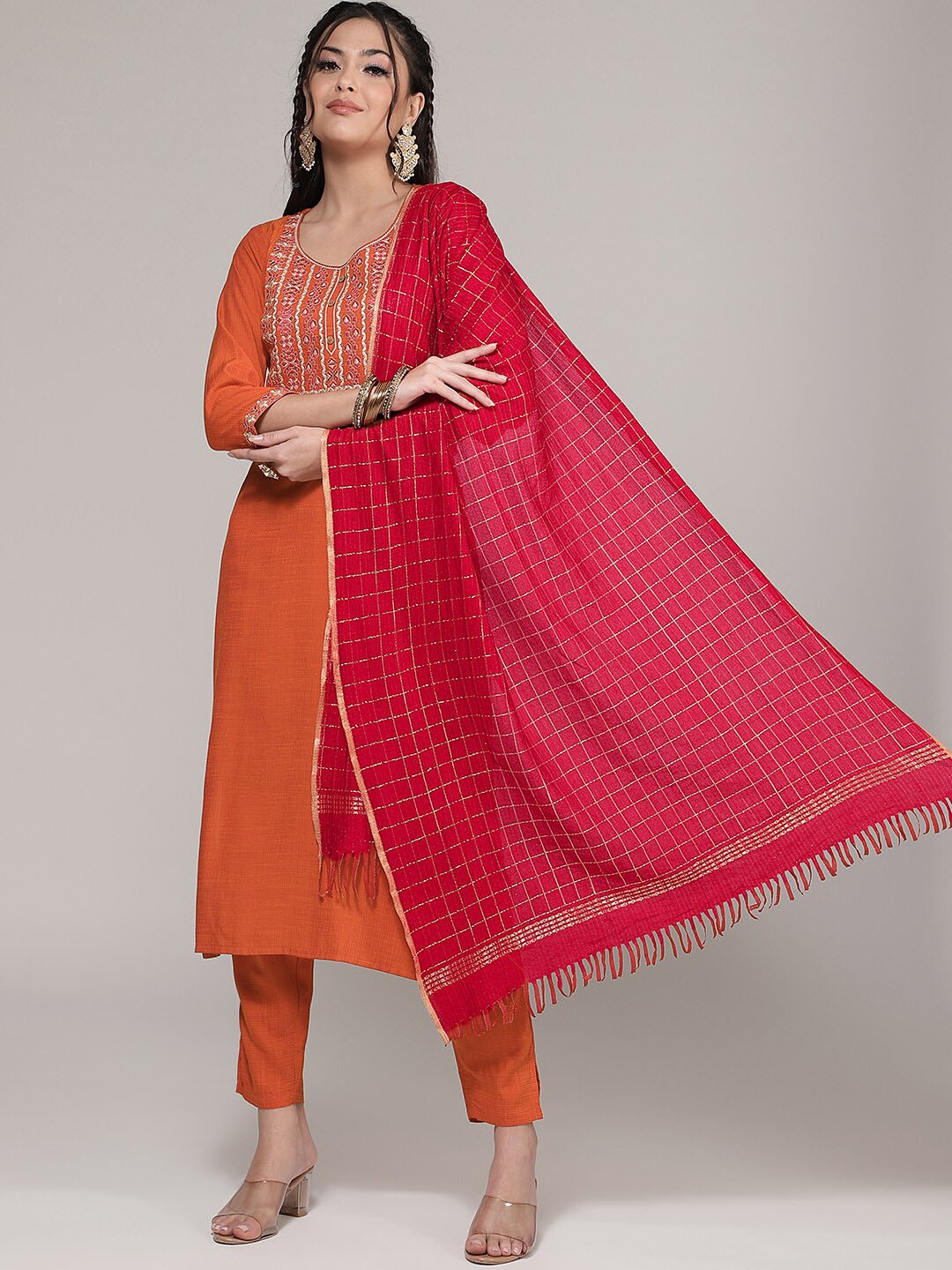 

DIVASTRI Ethnic Motifs Yoke Embroidered Straight Kurta & Trouser With Dupatta, Orange