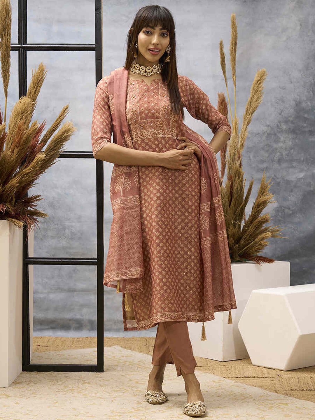 

ZOLA Mauve Floral Printed Beads and Stones Kurta with Trousers & Dupatta