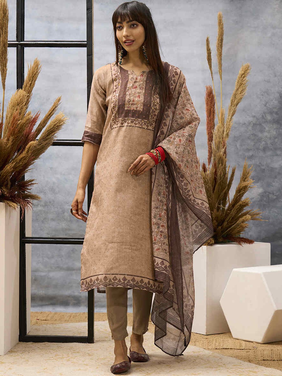 

ZOLA Beige Ethnic Motifs Printed Sequinned Kurta With Trousers & Dupatta
