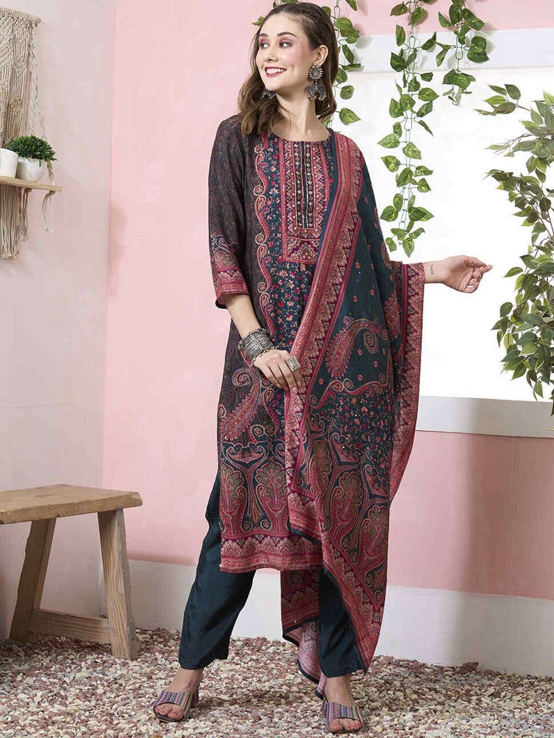 

ZOLA Green Ethnic Motifs Printed Sequinned Kurta With Trousers & Dupatta