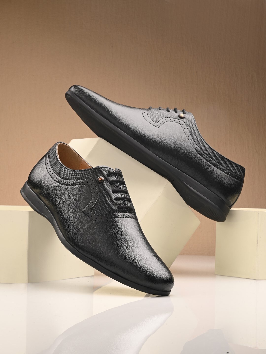 

San Frissco Men Textured Formal Oxfords, Black