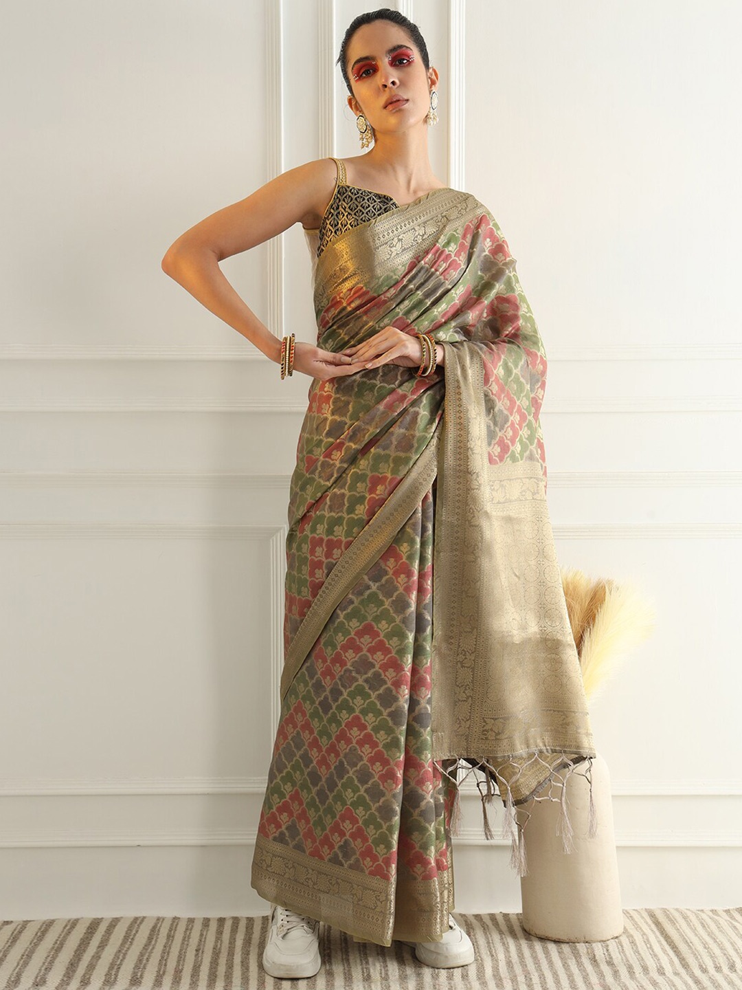 

Chhabra 555 Woven Design Zari Silk Cotton Chanderi Saree, Grey