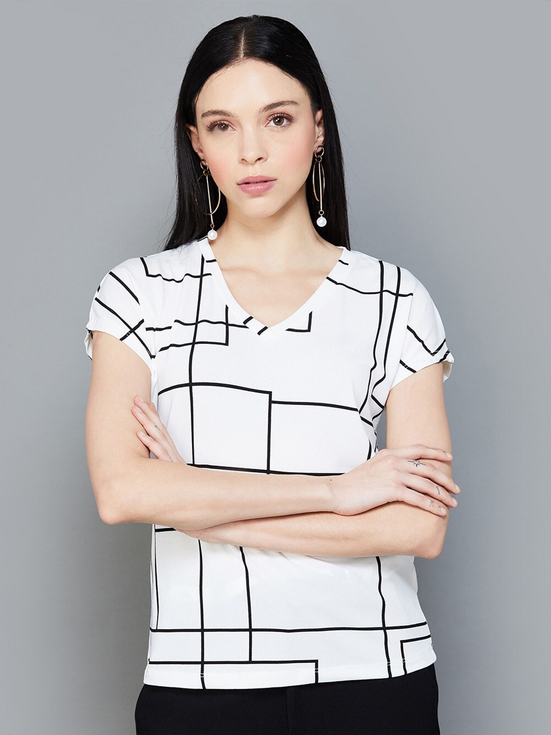 

CODE by Lifestyle Geometric Printed V-Neck T-Shirt, Off white