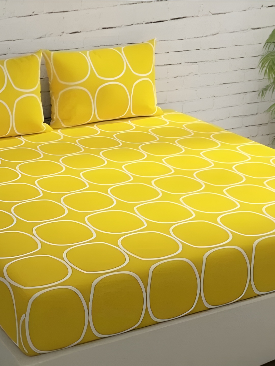 

GLORIES Yellow Geometric 210 TC Double King Bedsheet with 2 Pillow Covers