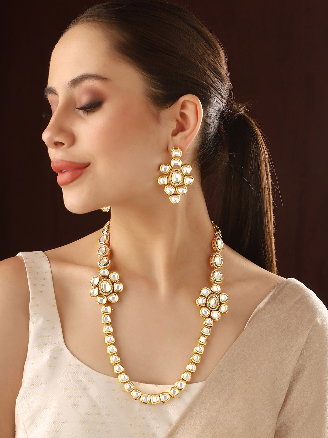 

Priyaasi Gold-Plated Kundan-Studded Jewellery Set