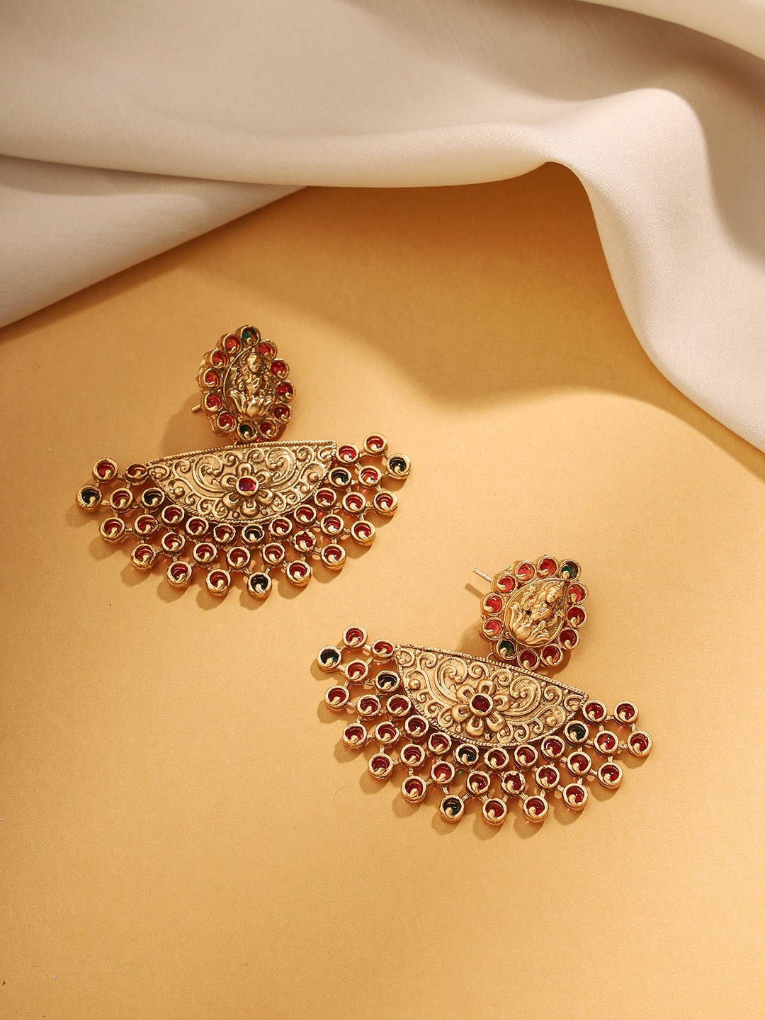 

Priyaasi Gold Plated Chandbalis