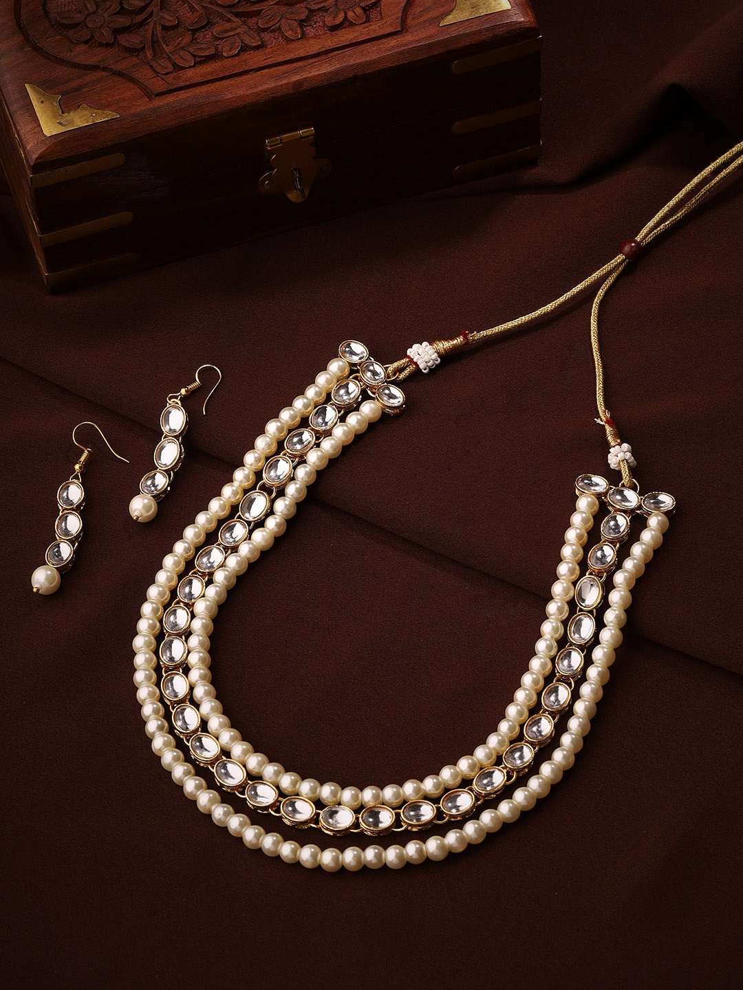 

Priyaasi Gold-Plated Kundan Stone Studded & Beaded Jewellery Set