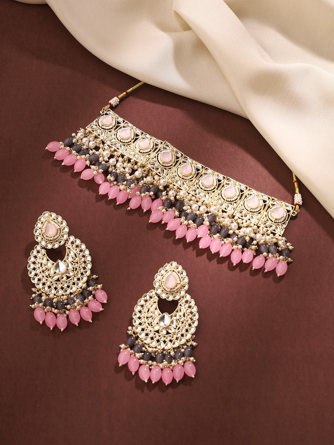 

Priyaasi Gold-Plated Kundan Stone Studded Jewellery Set
