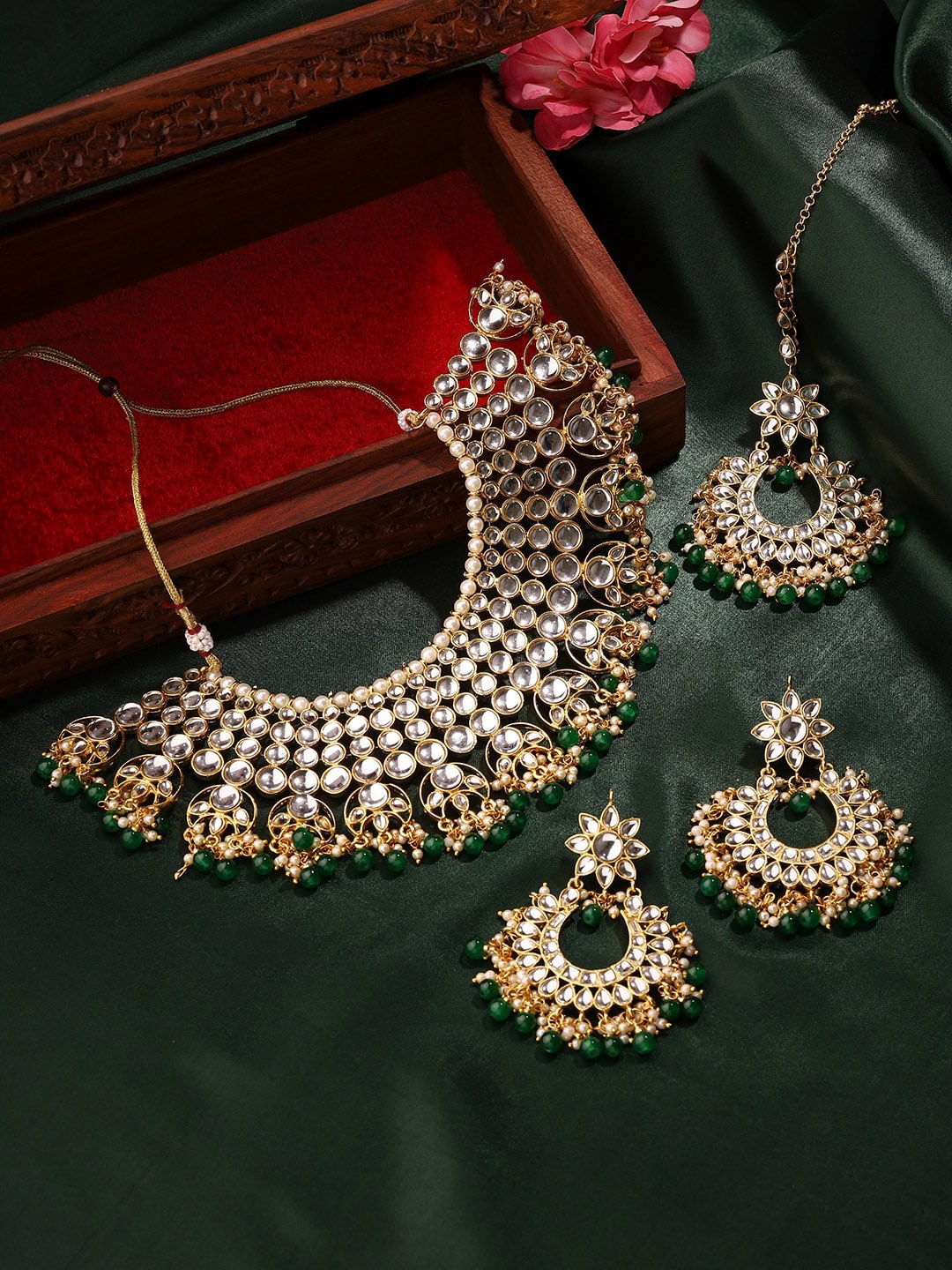 

Priyaasi Gold-Plated Kundan Studded & Beaded Jewellery Set