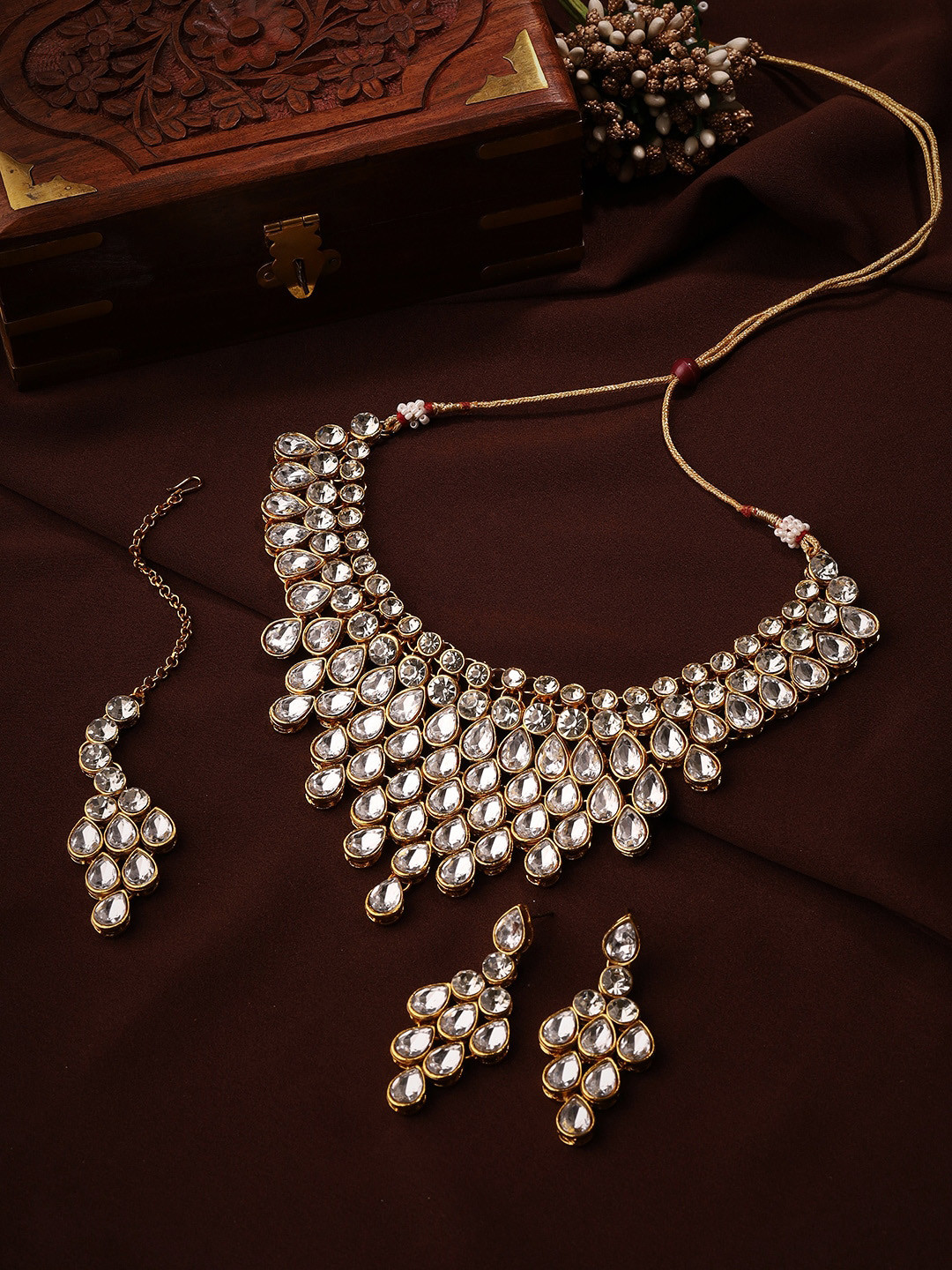 

Priyaasi Gold-Plated Kundan Stone Studded Jewellery Set