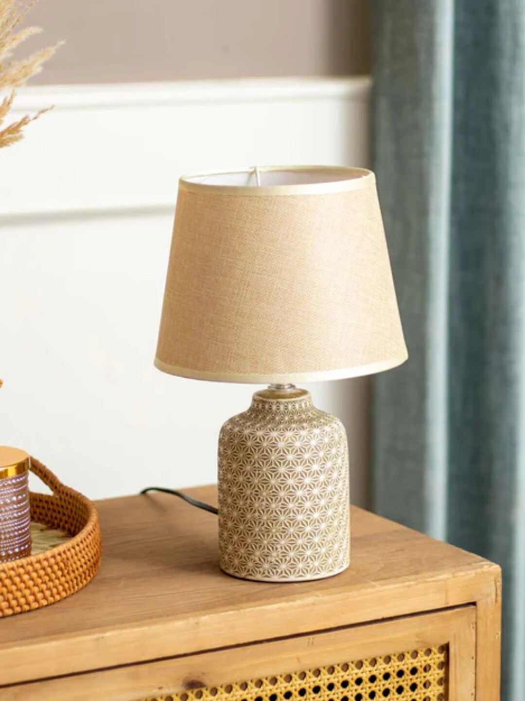 

THEDECORKART Geometric Textured Frusturm-Shaped Contemporary Design Table Lamp, Beige
