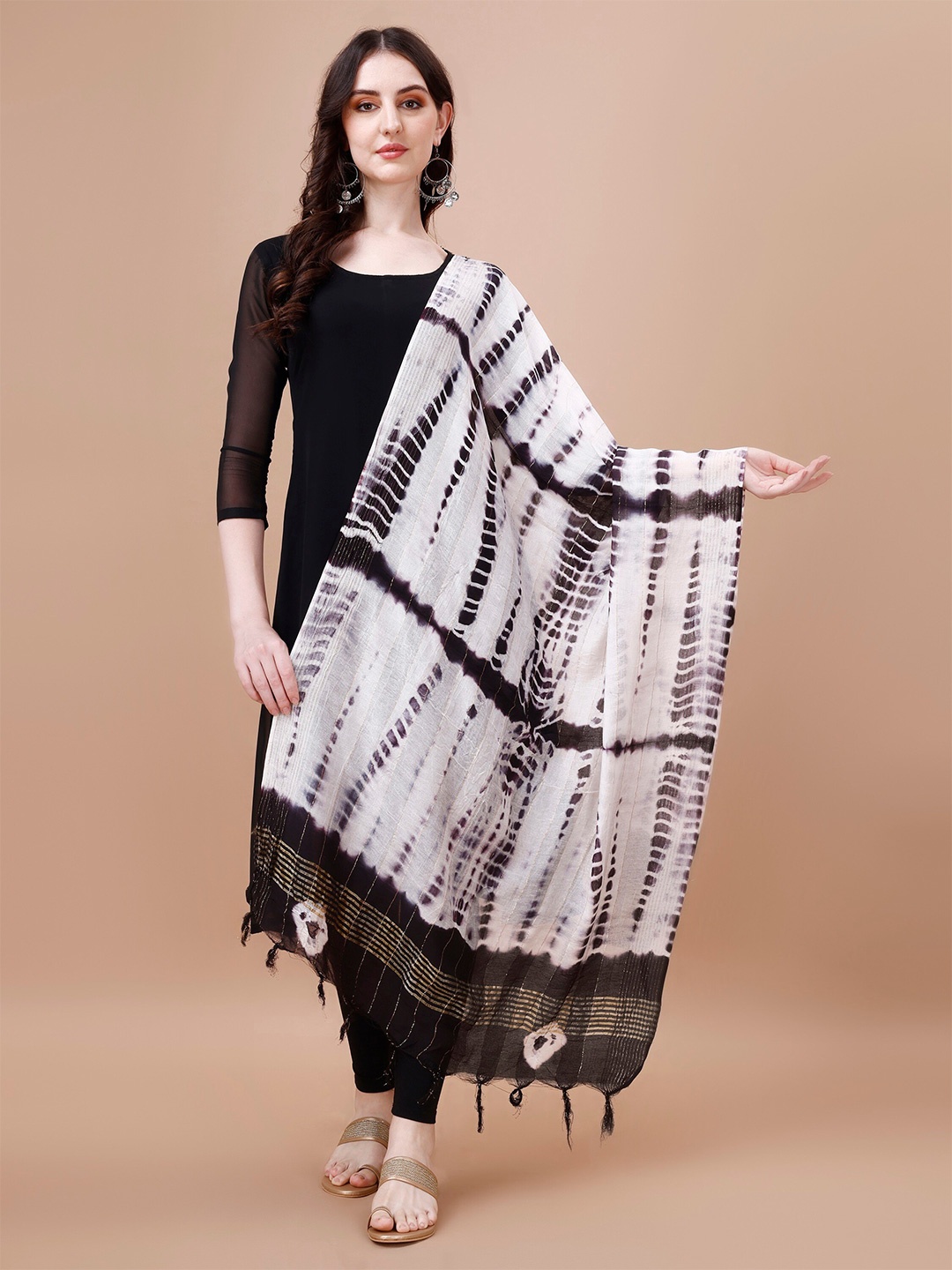 

CANIZZARO Tie and Dye Dyed Tasselled Cotton Dupatta, Black