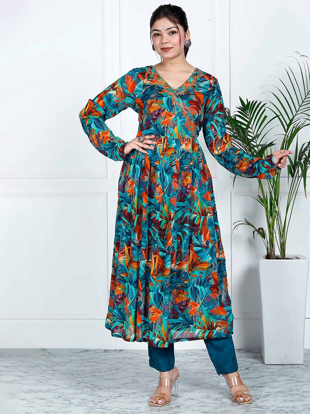 

SHOOLIN Floral Printed V-Neck Straight Pure Silk Kurta & Trousers, Blue