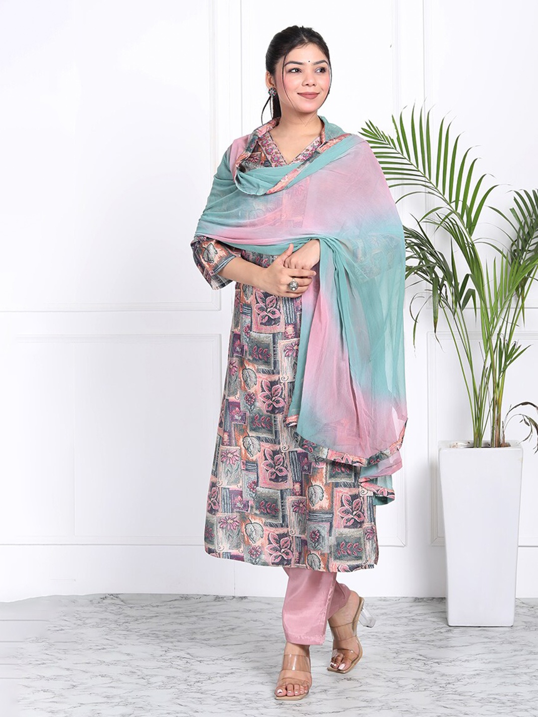 

SHOOLIN Abstract Printed Pure Cotton Kurta & Trousers With Dupatta, Green