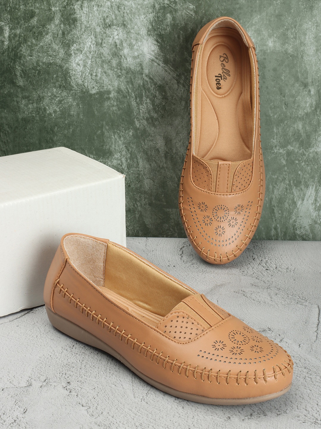 

Bella Toes Textured Round Toe Ballerinas, Beige