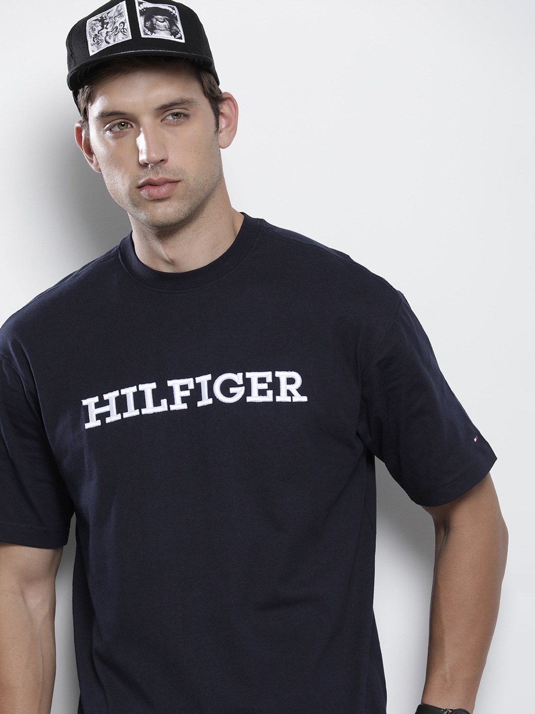 

Tommy Hilfiger Men Brand Logo Printed Pure Cotton T-shirt, Navy blue