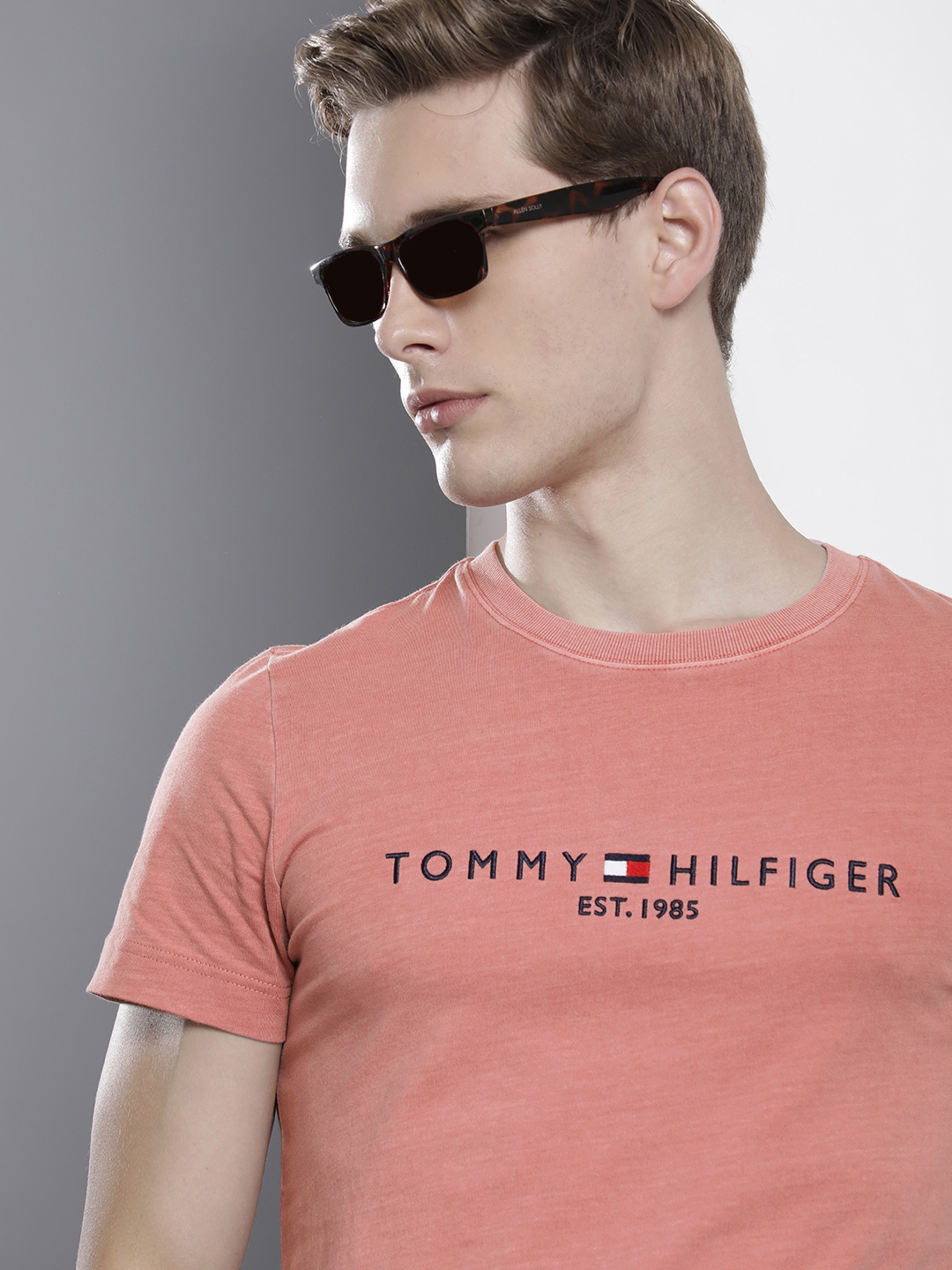 

Tommy Hilfiger Men Brand Logo Printed Pure Cotton Slim Fit T-shirt, Pink