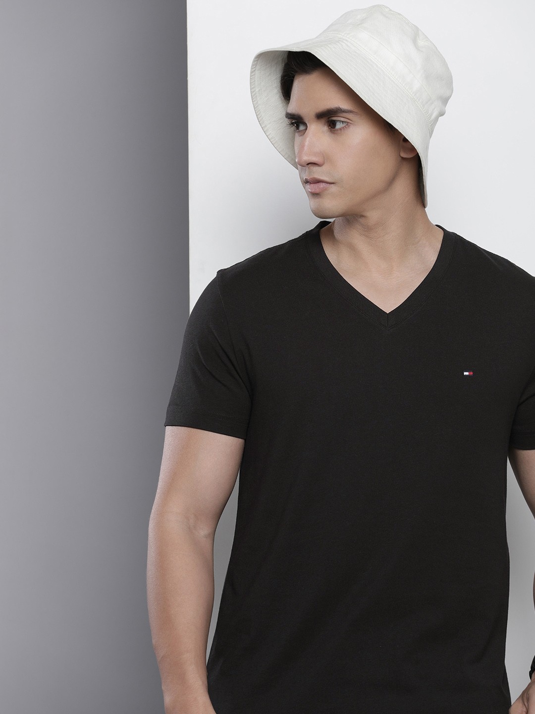 

Tommy Hilfiger V-Neck Pure Cotton Slim Fit T-shirt, Black