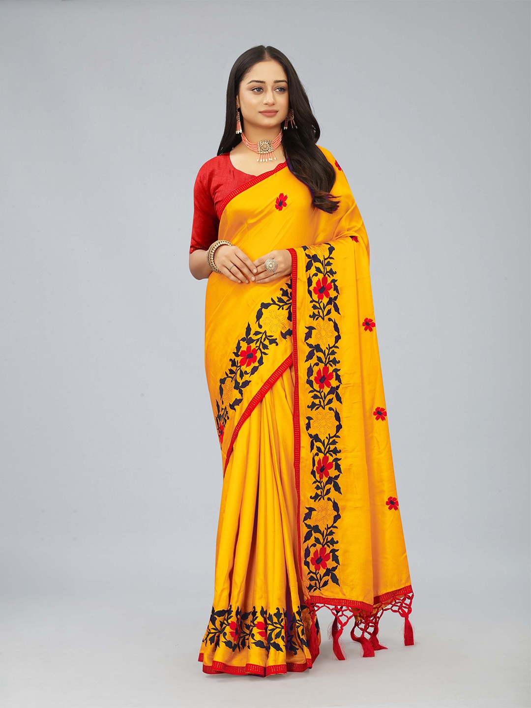 

Kiwie Satin Heavy Work Saree, Yellow
