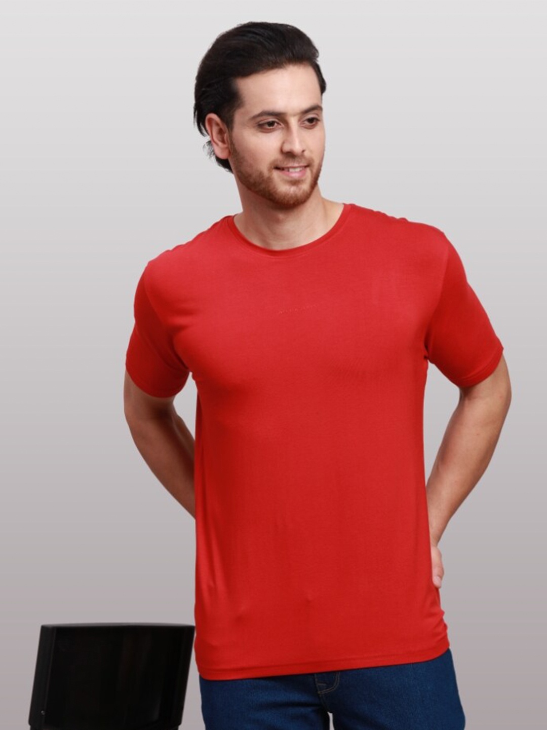 

Melvin Jones Round Neck Bamboo T-shirt, Red