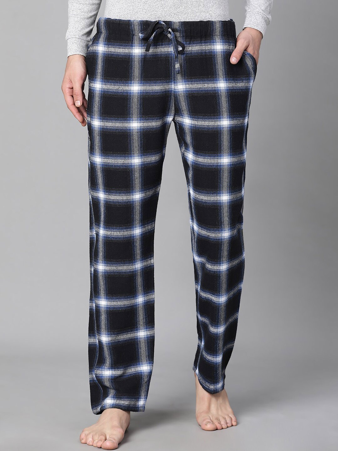 

Oxolloxo Men Checked Cotton Mid Rise Lounge Pant, Black