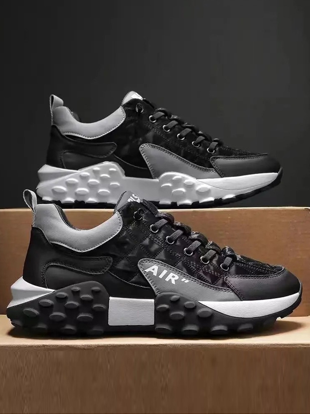 

ARIVO Men CHEEN Colourblocked Lightweight Breathable Mesh Memory Foam Insole Sneakers, Black