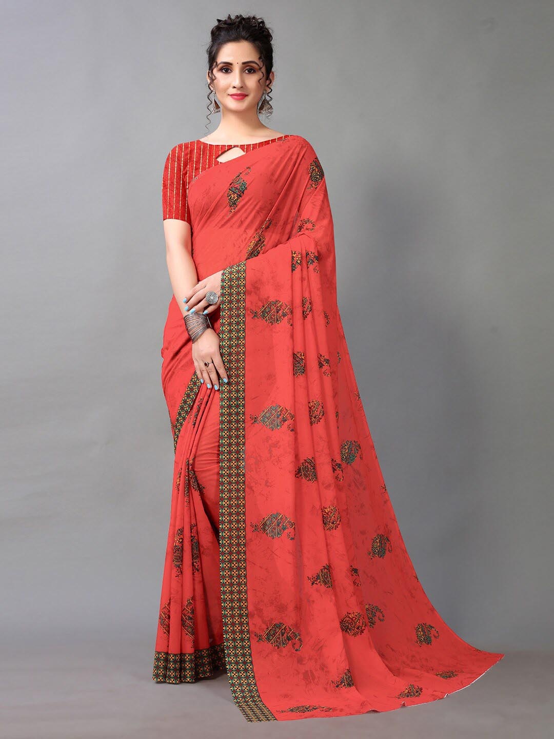 

HRITIKA Paisley Printed Saree, Red
