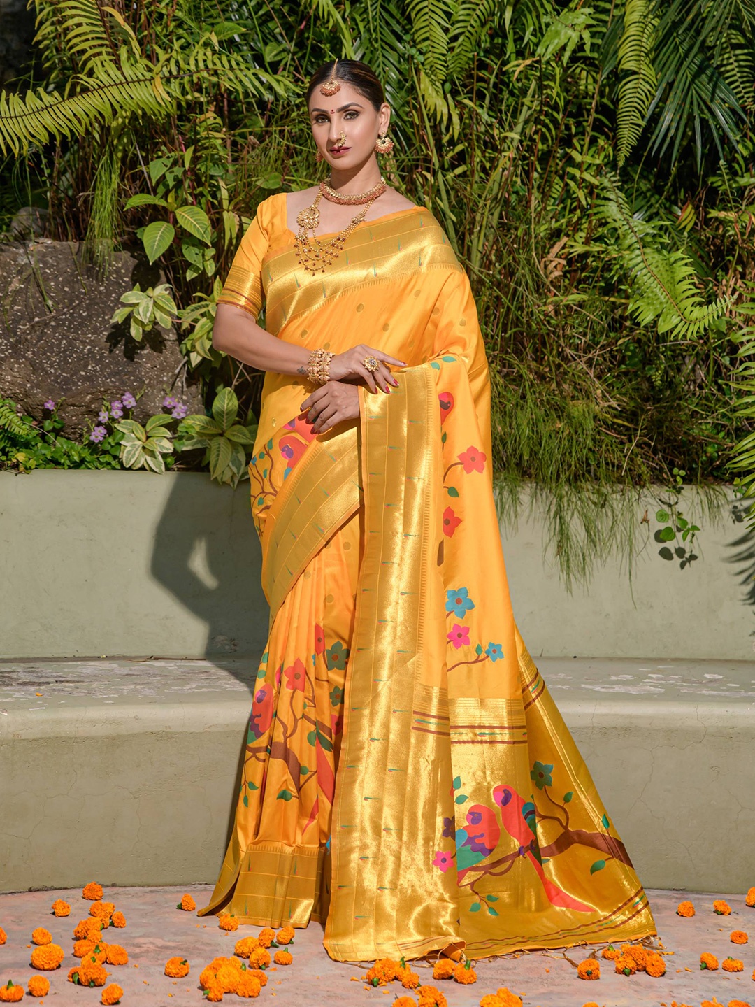 

PATIALAPICKS Ethnic Motifs Woven Design Zari Pure Silk Kanjeevaram Saree, Yellow