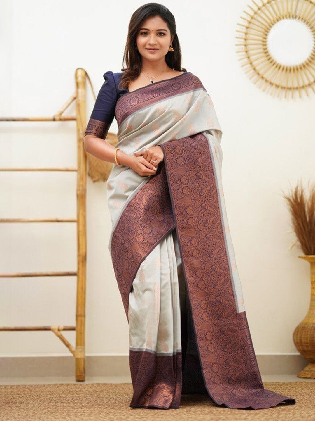 

LIMDO Ethnic Motifs Woven Design Zari Pure Silk Kanjeevaram Saree, Grey