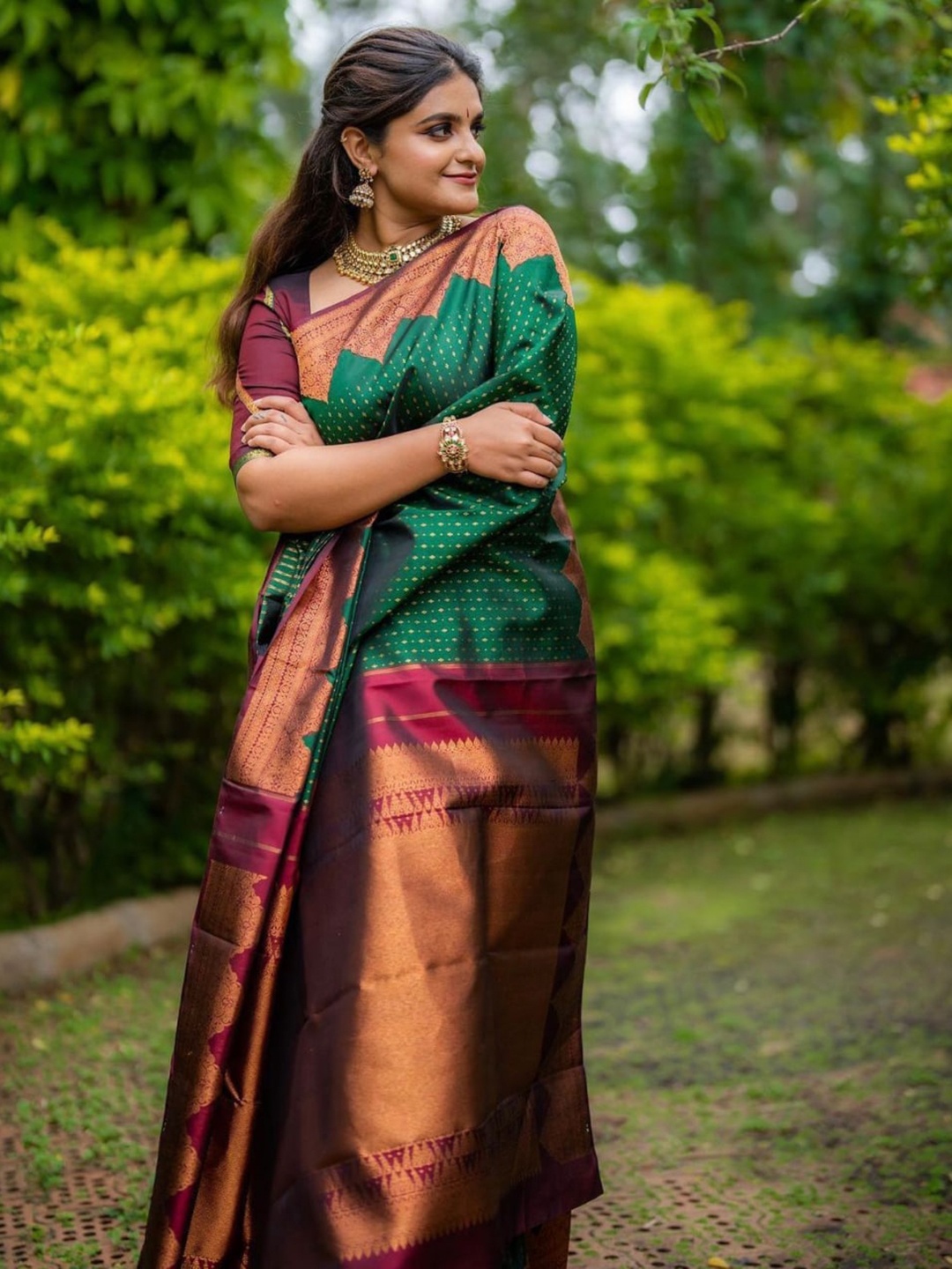

LIMDO Ethnic Motifs Woven Design Zari Pure Silk Kanjeevaram Saree, Green