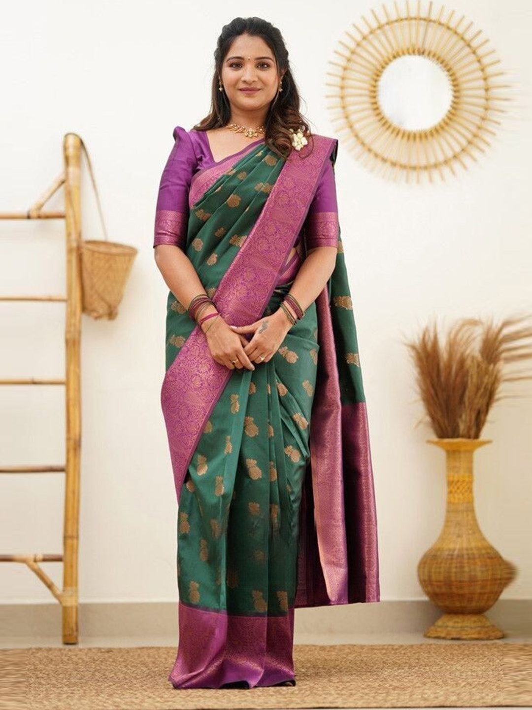 

LIMDO Floral Woven Design Zari Pure Silk Kanjeevaram Saree, Green