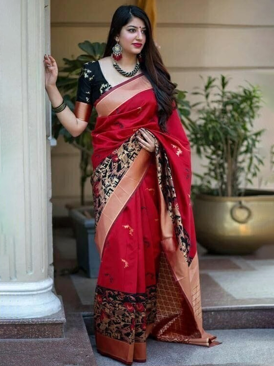 

LIMDO Floral Woven Design Zari Pure Silk Kanjeevaram Saree, Red