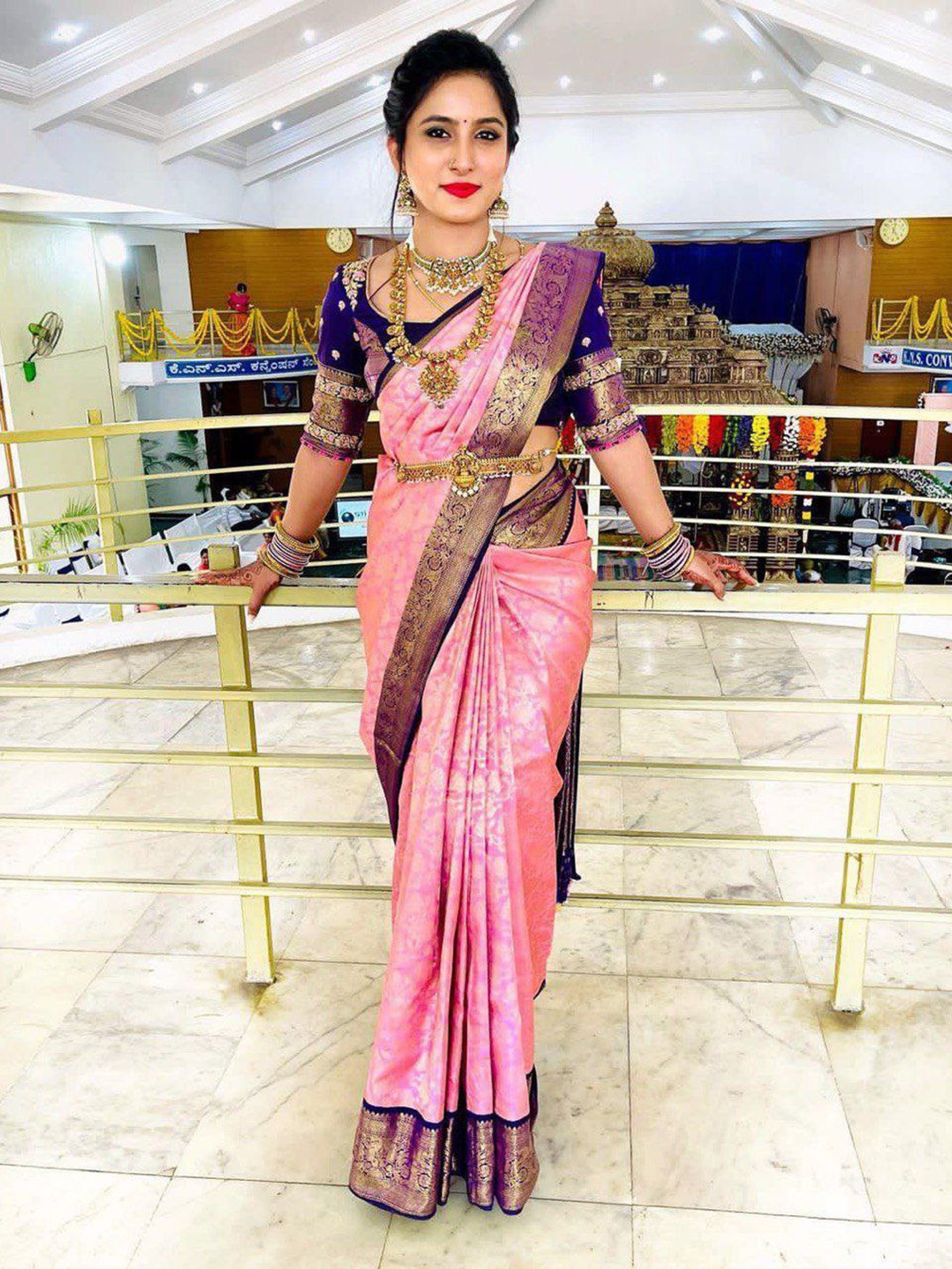 

LIMDO Floral Woven Design Zari Kanjeevaram Saree, Pink