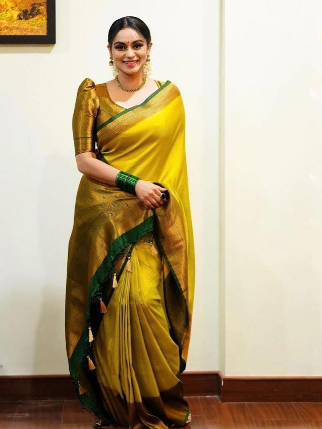 

LIMDO Floral Woven Design Zari Pure Silk Kanjeevaram Saree, Yellow