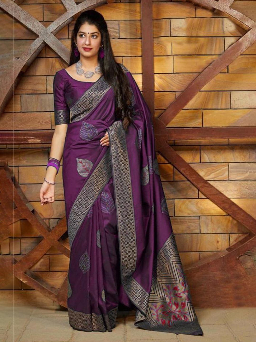 

LIMDO Ethnic Motifs Woven Design Zari Pure Silk Kanjeevaram Saree, Purple