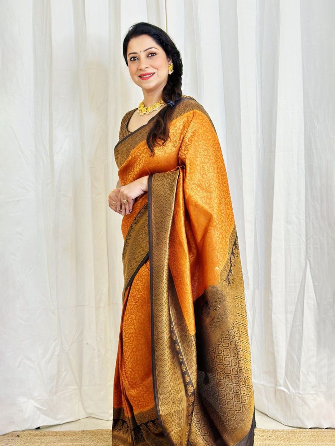 

LIMDO Floral Woven Design Zari Pure Silk Kanjeevaram Saree, Orange