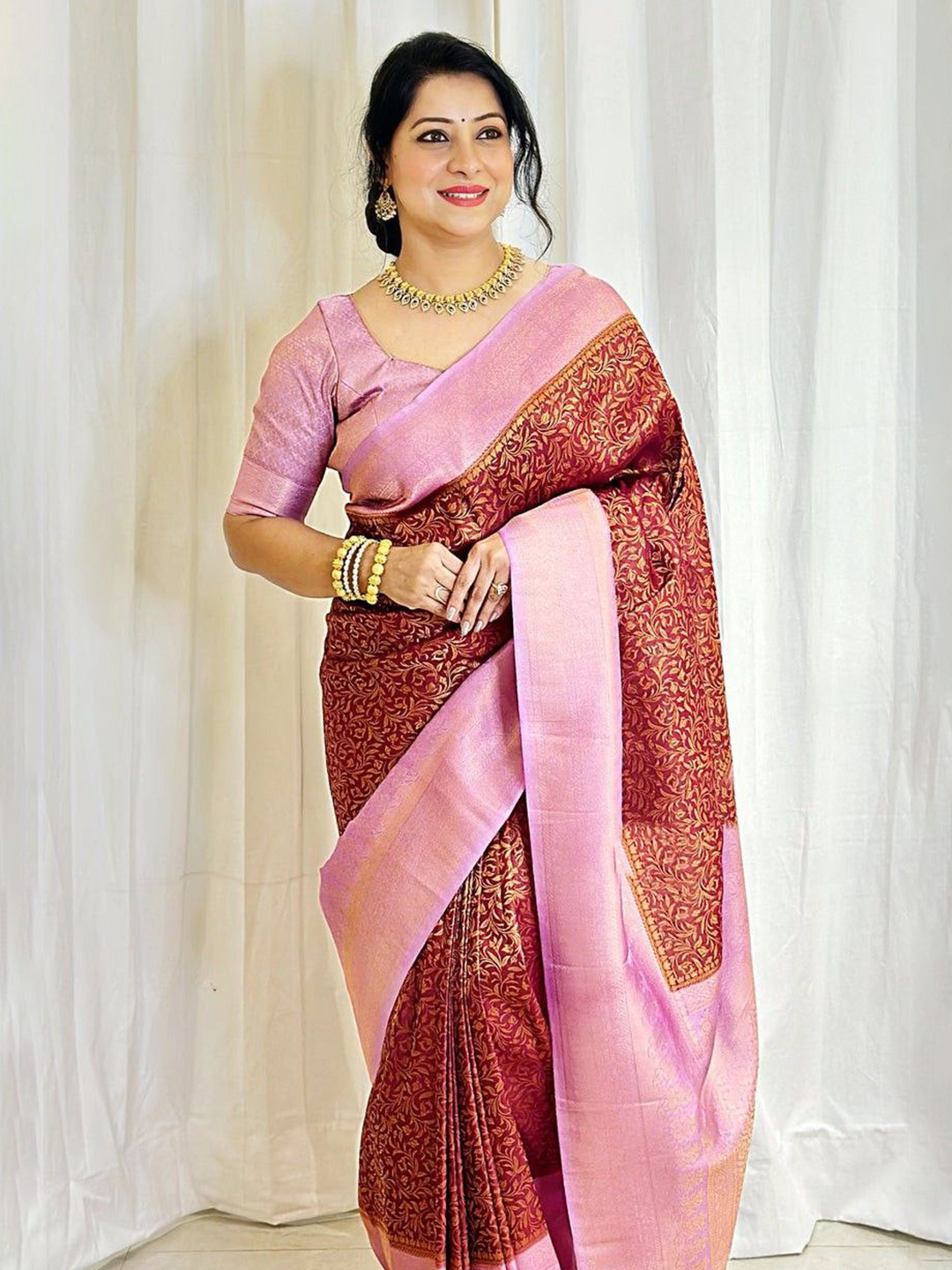 

LIMDO Floral Woven Design Zari Pure Silk Kanjeevaram Saree, Maroon